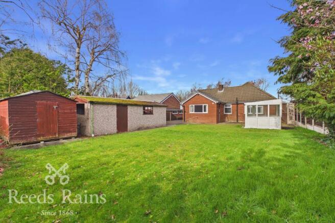 2 bed property, in Grosvenor Road, £300,000