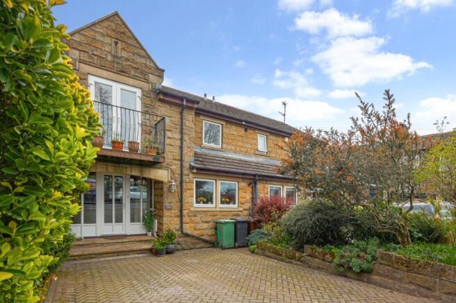 3 bed property, in Cemetery Road, £374,950