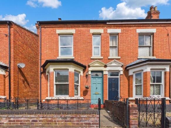 4 bed property, in Nelson Road, £270,000