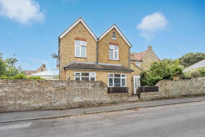 4 bed property, in Linden Road, £450,000