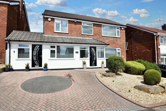 4 bed property, in Sunny Bank Road, £535,000