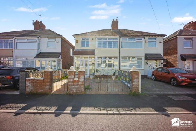3 bed property, in Howden Drive, £200,000