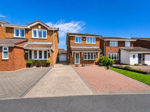 3 bed property, in Jenkins Drive, £190,000