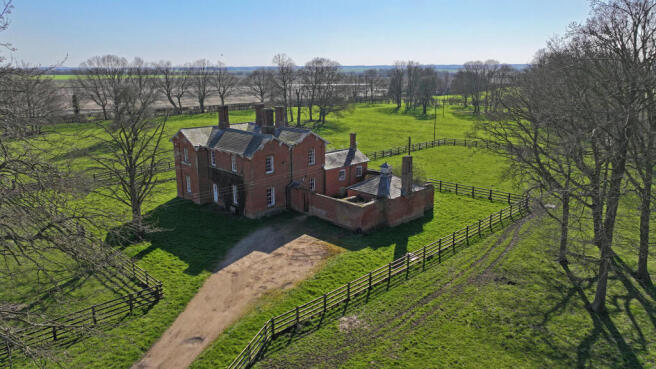 5 bed property, in Newstead House, £875,000