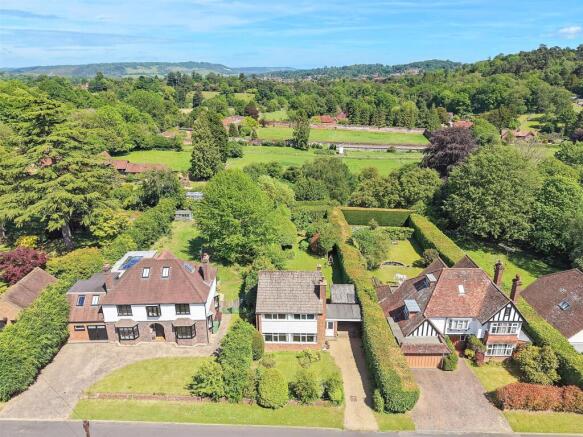 3 bed property, in Milton Avenue, £800,000