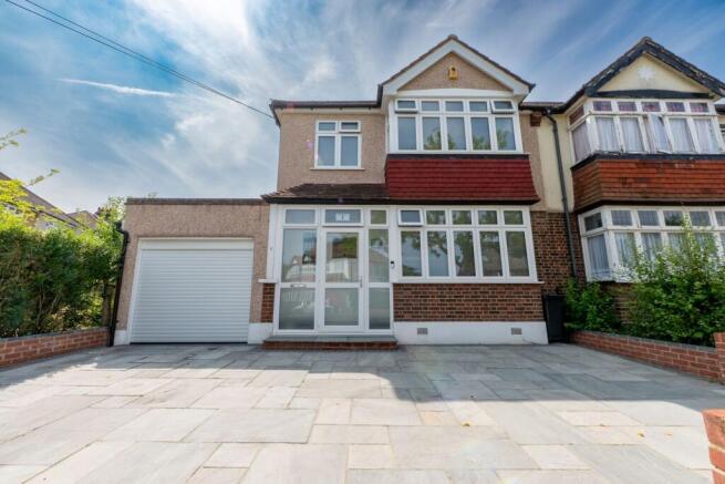 4 bed property, in Ash Road, £700,000