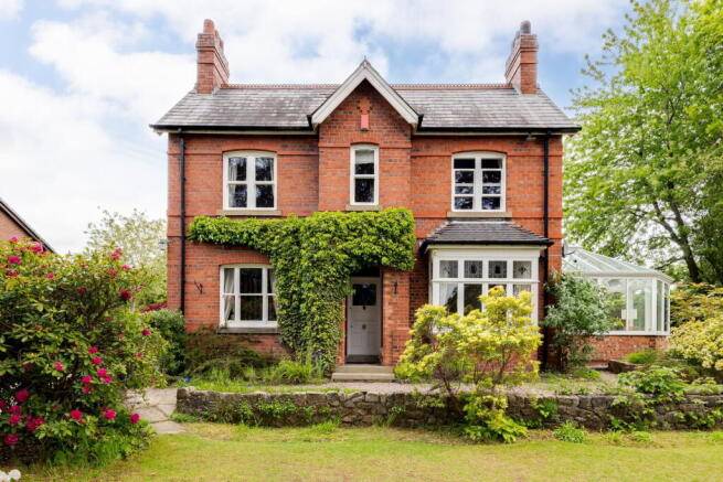 3 bed property, in Main Road, £1,150,000