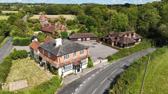 4 bed property, in Tismans Common, £950,000