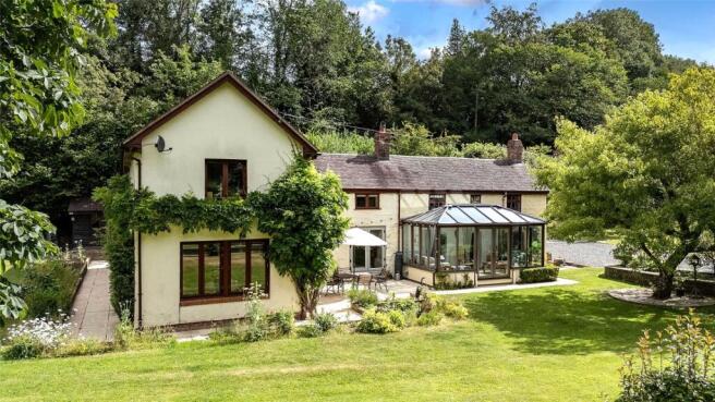 5 bed property, in Horderley, £650,000