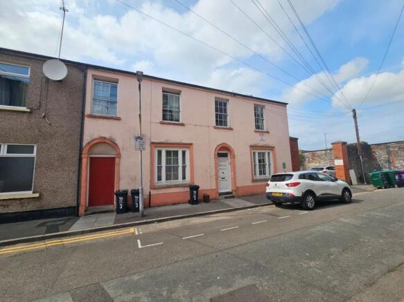 5 bed property, in 3 Powells Place, £239,000