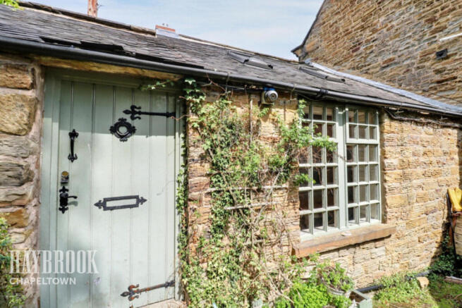 2 bed property, in Cowley Manor Cottage, £325,000