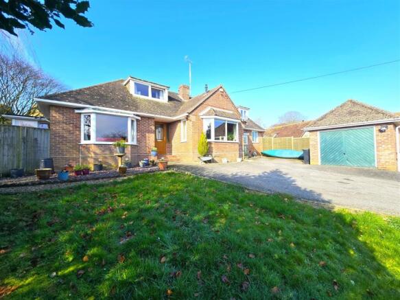 6 bed property, in Grove Lane, £675,000