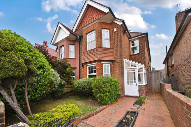 4 bed property, in Milton Road, £520,000