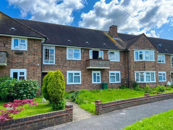 2 bed property, in Cranbrook Drive, £399,950