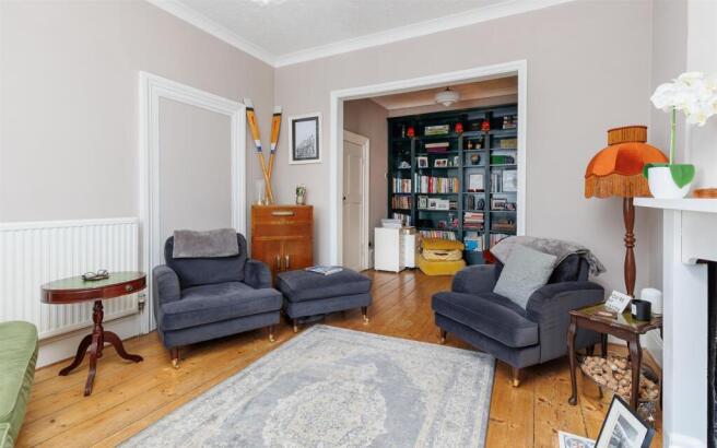 4 bed property, in Mill Hill Road, £487,500