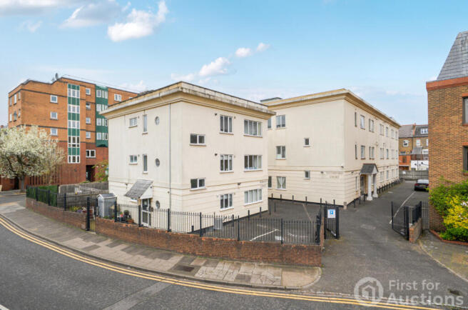 2 bed property, in Leeland Terrace, £260,000