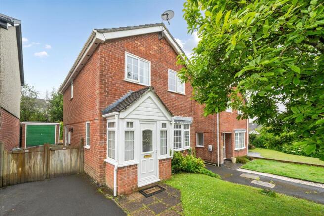 3 bed property, in Trehill Road, £325,000