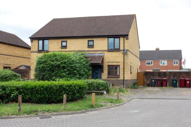 2 bed property, in Rhine Close, £375,000