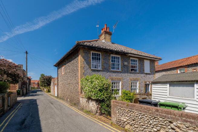 3 bed property, in Albert Street, £350,000
