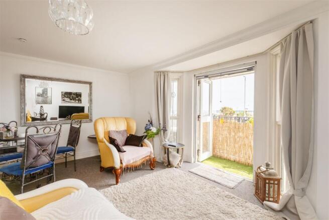 2 bed property, in George Street, £265,000