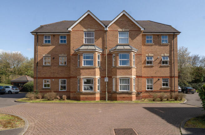 2 bed property, in Awgar Stone Road, £300,000