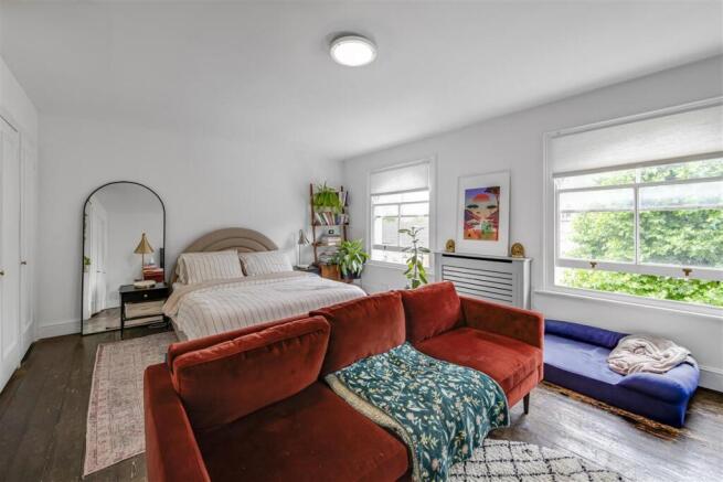 Studio, in Cornwall Crescent, £450,000