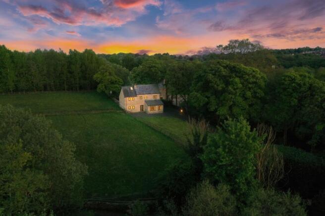 3 bed property, in Ainscow House, £700,000