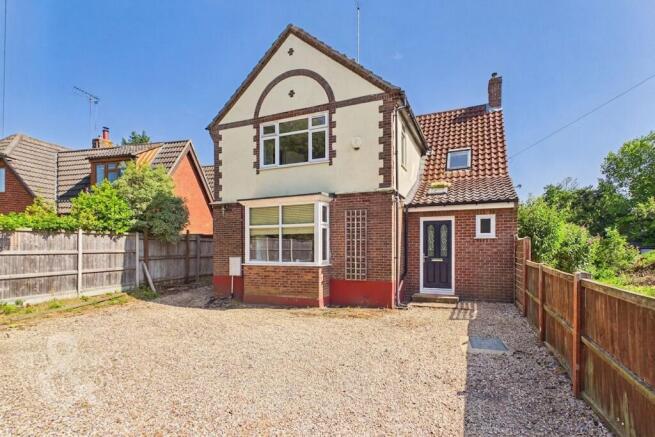 3 bed property, in Green Lane North, £400,000