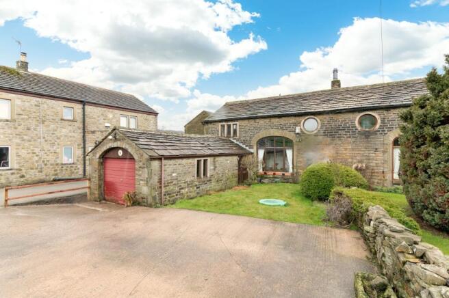 3 bed property, in Barn End, £400,000