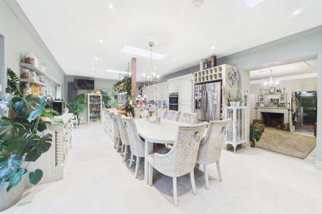 3 bed property, in Thetford Road, £425,000