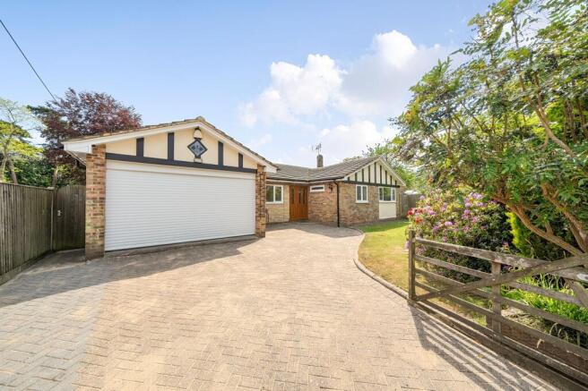 4 bed property, in Heathway, £900,000