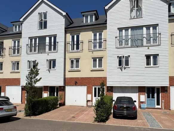 4 bed property, in Remembrance Avenue, £500,000