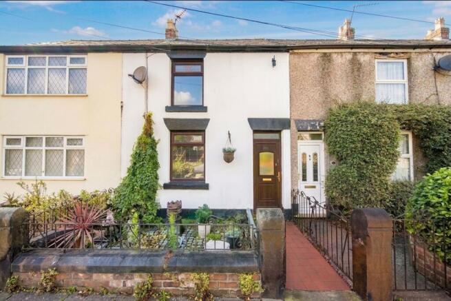 2 bed property, in Liverpool Road, £180,000