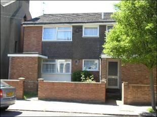 2 bed property, in 61 Lowden Road, £200,000