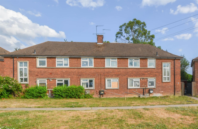 2 bed property, in Melbourne Avenue, £140,000