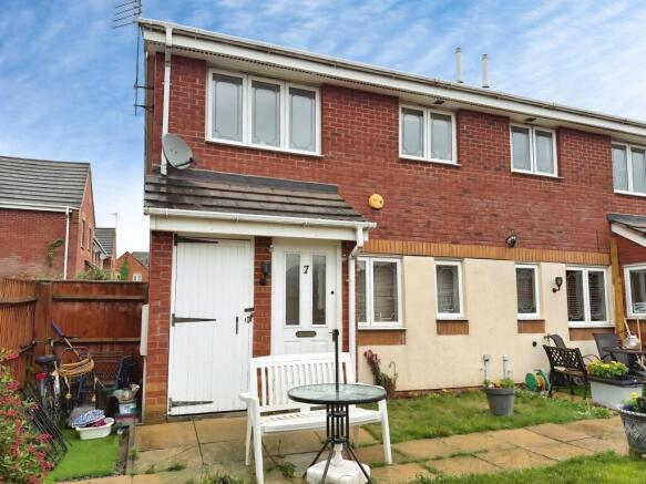 1 bed property, in 7 Parolles Close, £120,000
