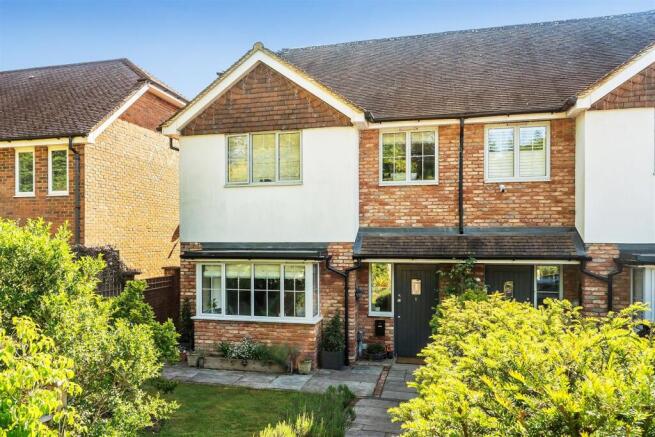 3 bed property, in Holly Close, £725,000
