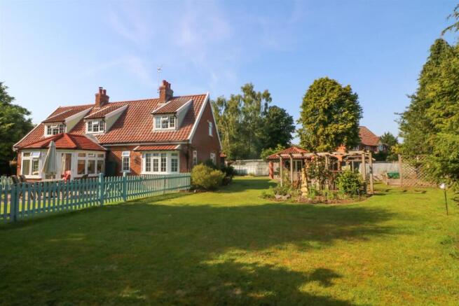 5 bed property, in Old High Road, £695,000