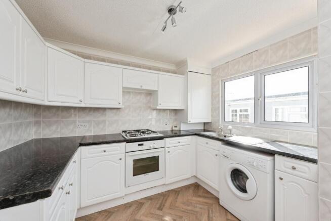 2 bed property, in Mead Lane, £170,000