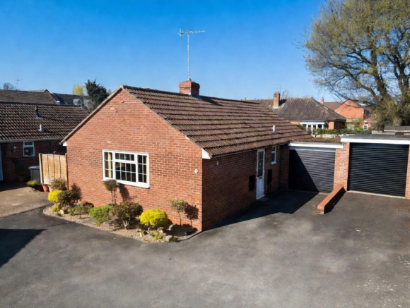 2 bed property, in Overbrook, £320,000