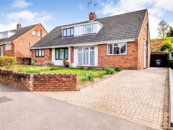 3 bed property, in Hoo Road, £240,000