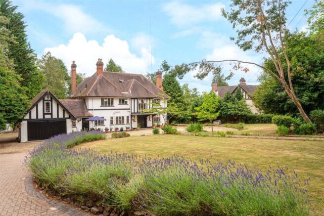 5 bed property, in Main Road, £1,600,000