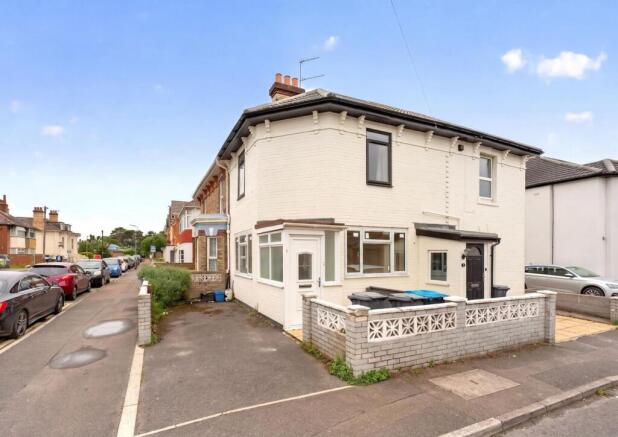 1 bed property, in Tamworth Road, £120,000