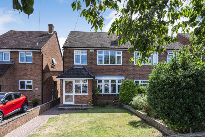 3 bed property, in Miller Road, £425,000