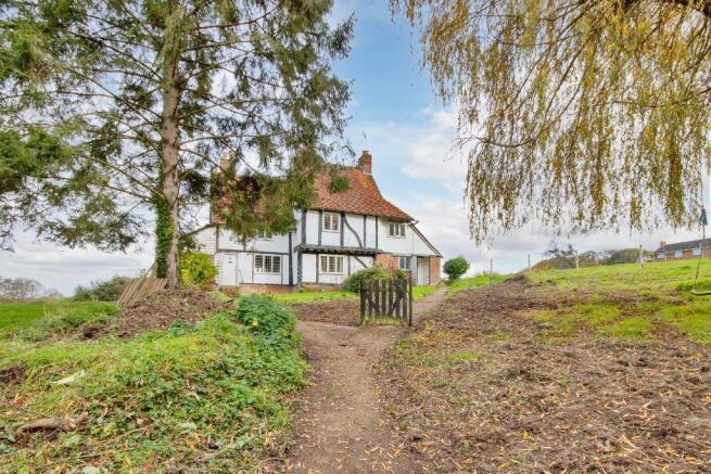 5 bed property, in Little Pattenden Cottages, £795,000