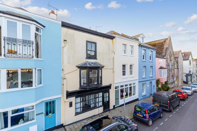 4 bed property, in Newcomen Road, £495,000