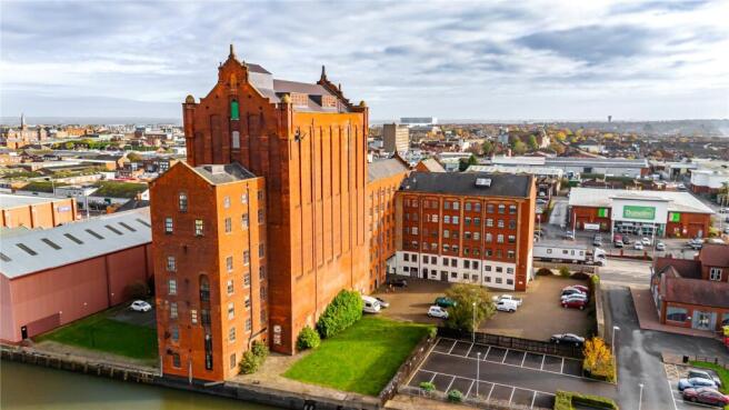 2 bed property, in Victoria Court, £58,500