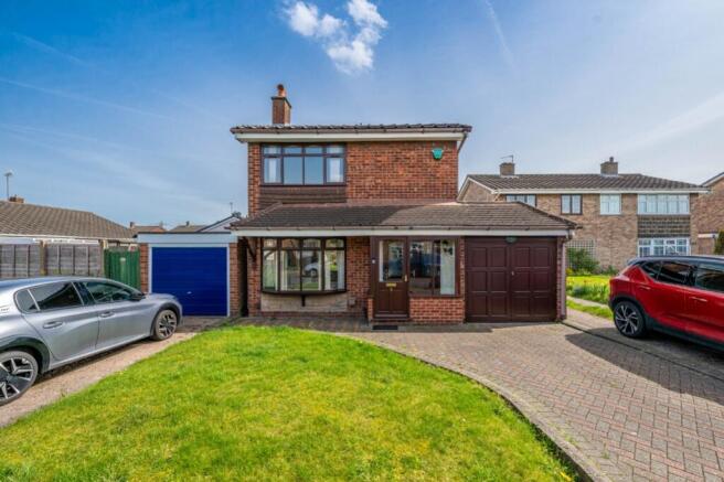 3 bed property, in Rockland Gardens, £290,000