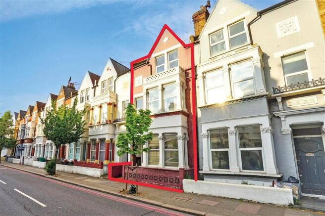 5 bed property, in Elspeth Road, £865,000