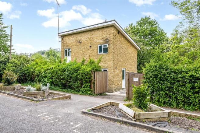 3 bed property, in Markfield Road, £390,000